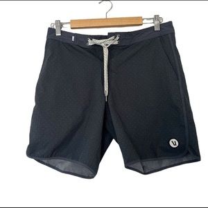 Men’s Vuori gray dot print drawstring shorts